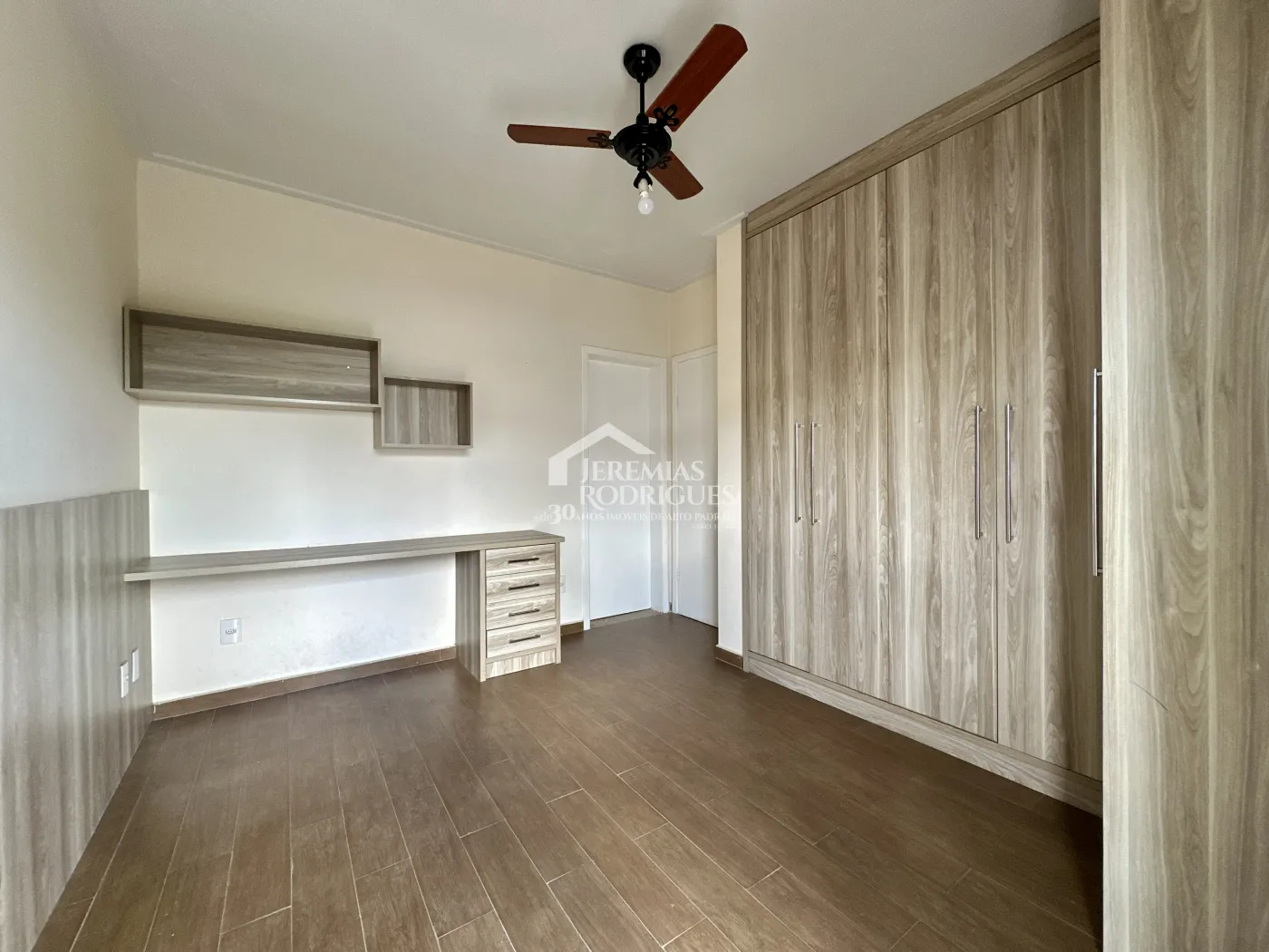 Casa para venda e locação com 4 suítes no Condomínio Campos do Conde II em Tremembé/SP