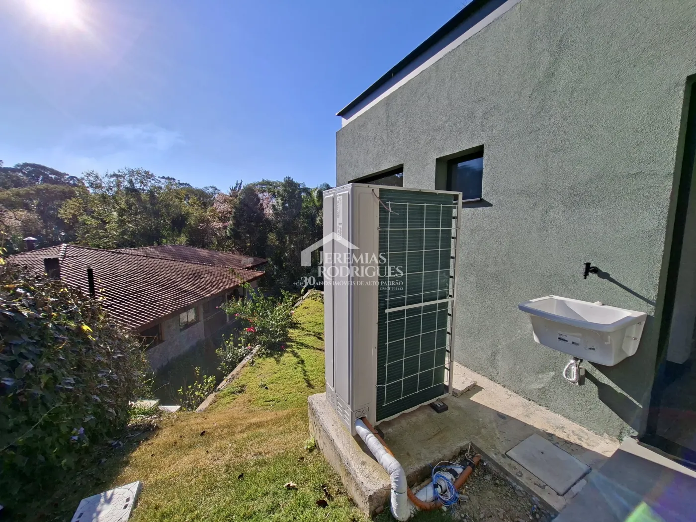 Casa à venda com 4 dormitórios, no Condomínio Parque da Mantiqueira em Santo Antônio do Pinhal/SP.