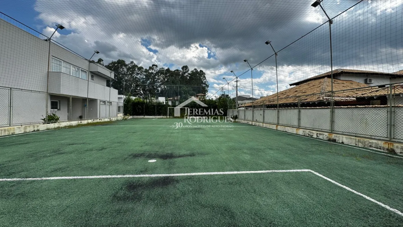 Terreno à venda no Condomínio Colonial Village I em Pindamonhangaba/SP.