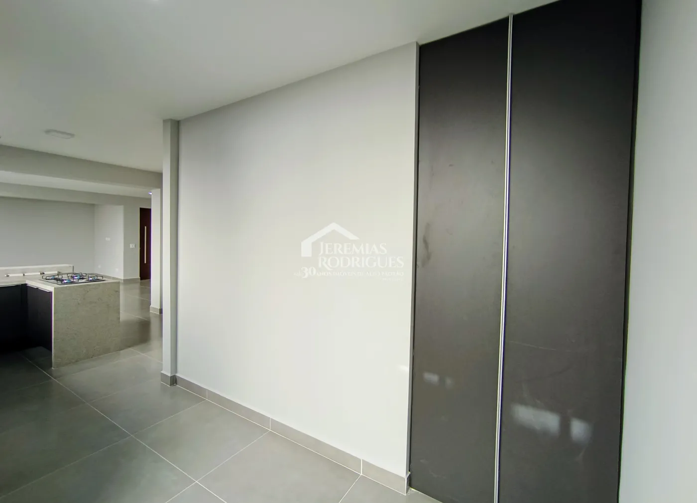 Casa à venda com 3 dormitórios no Condomínio Taubaté Village em Taubaté/SP.