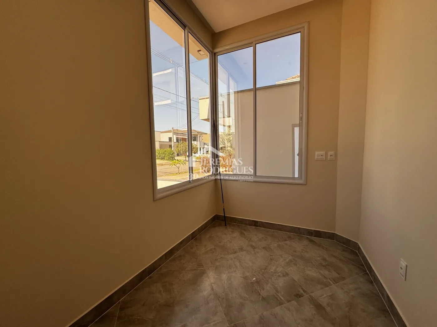 Casa à venda no Condomínio Reserva Bonsucesso em Pindamonhangaba/SP