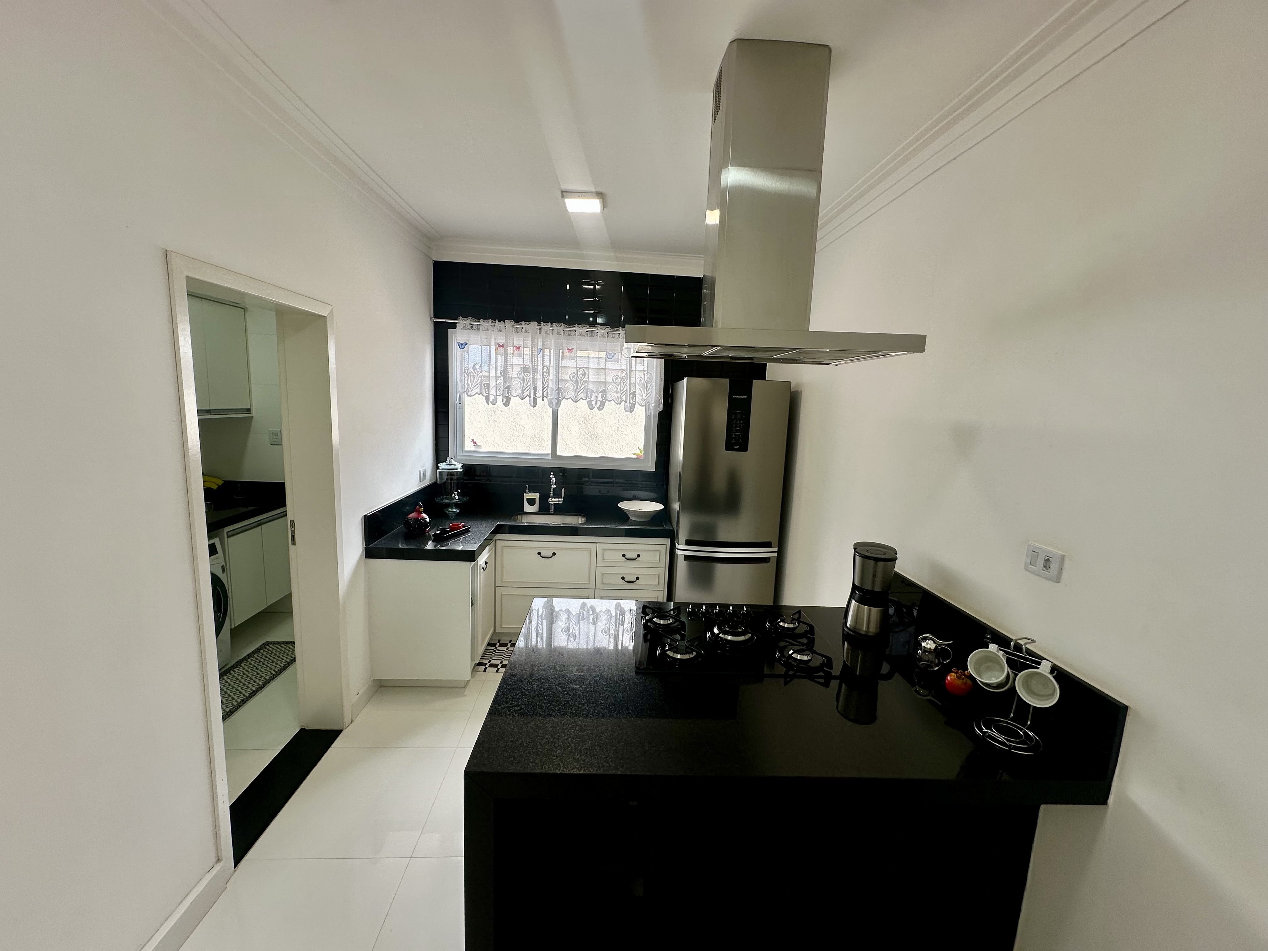 Casa para venda e locação com 3 suítes no Condomínio Reserva dos Lagos em Pindamonhangaba/SP.