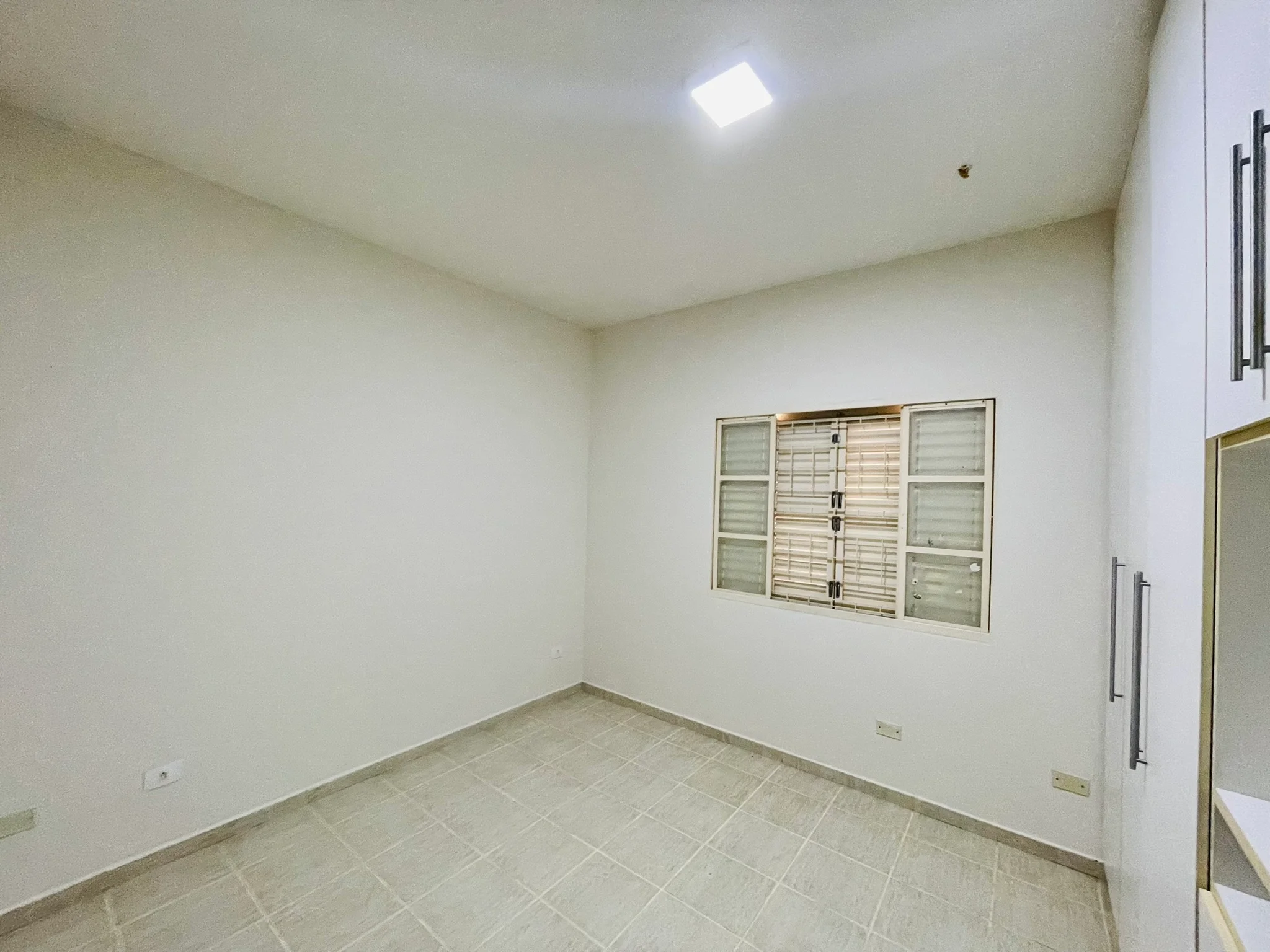 Casa à venda com 3 dormitórios no bairro Jardim das Nações em Taubaté/SP. 