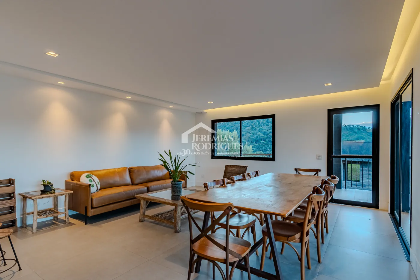 Casa à no Condomínio Recanto do Sol em Campos do Jordão/SP