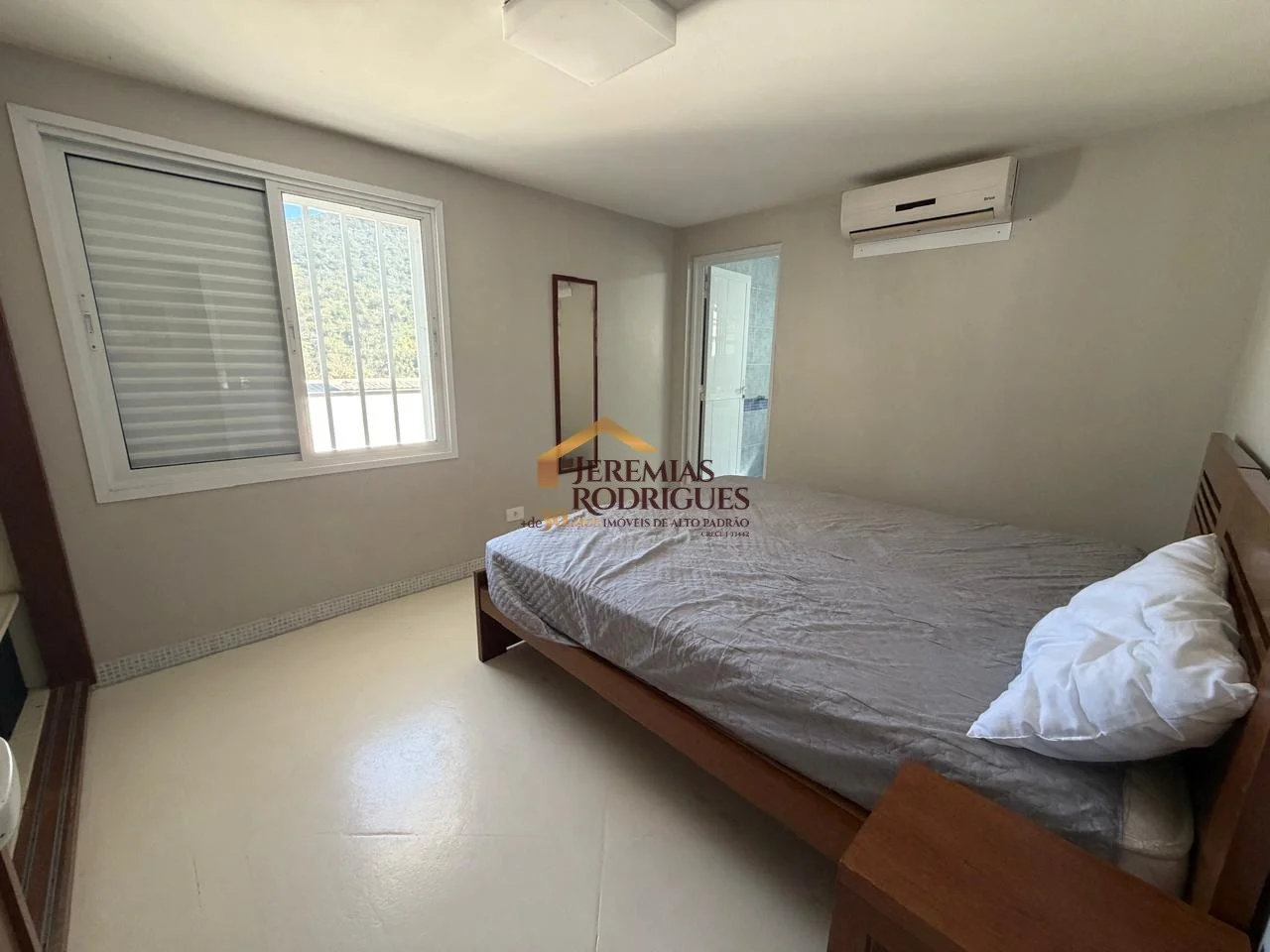 Casa à venda no Condomínio Santa Rita em Ubatuba/SP.