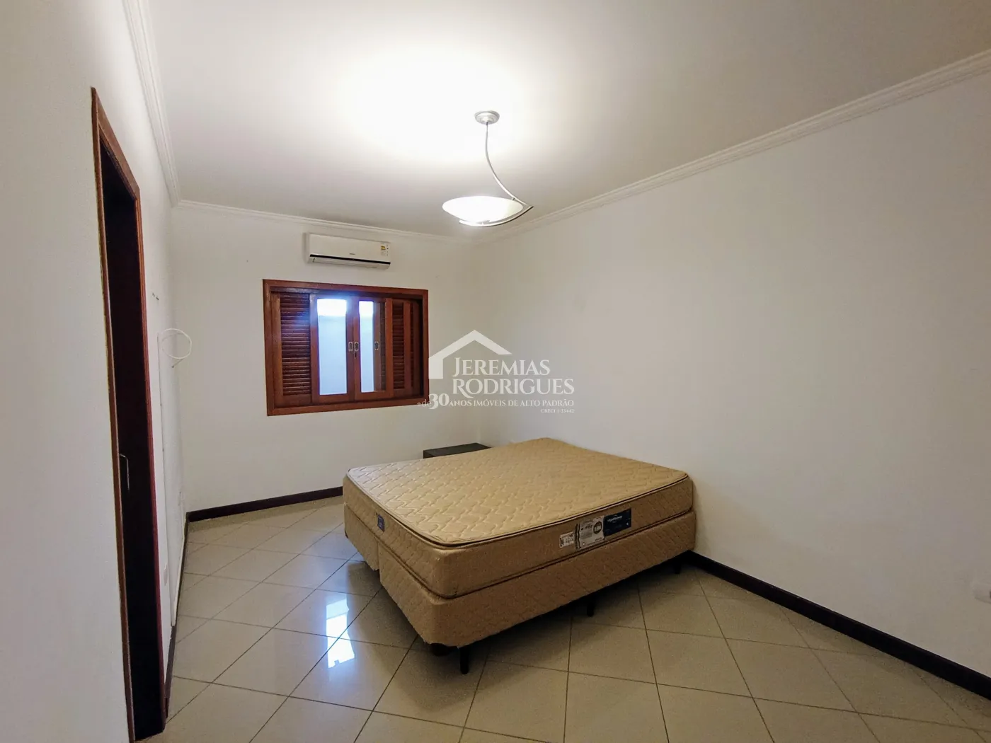 Casa para venda e locação com 3 dormitórios no Condomínio Taubaté Village em Taubaté/SP