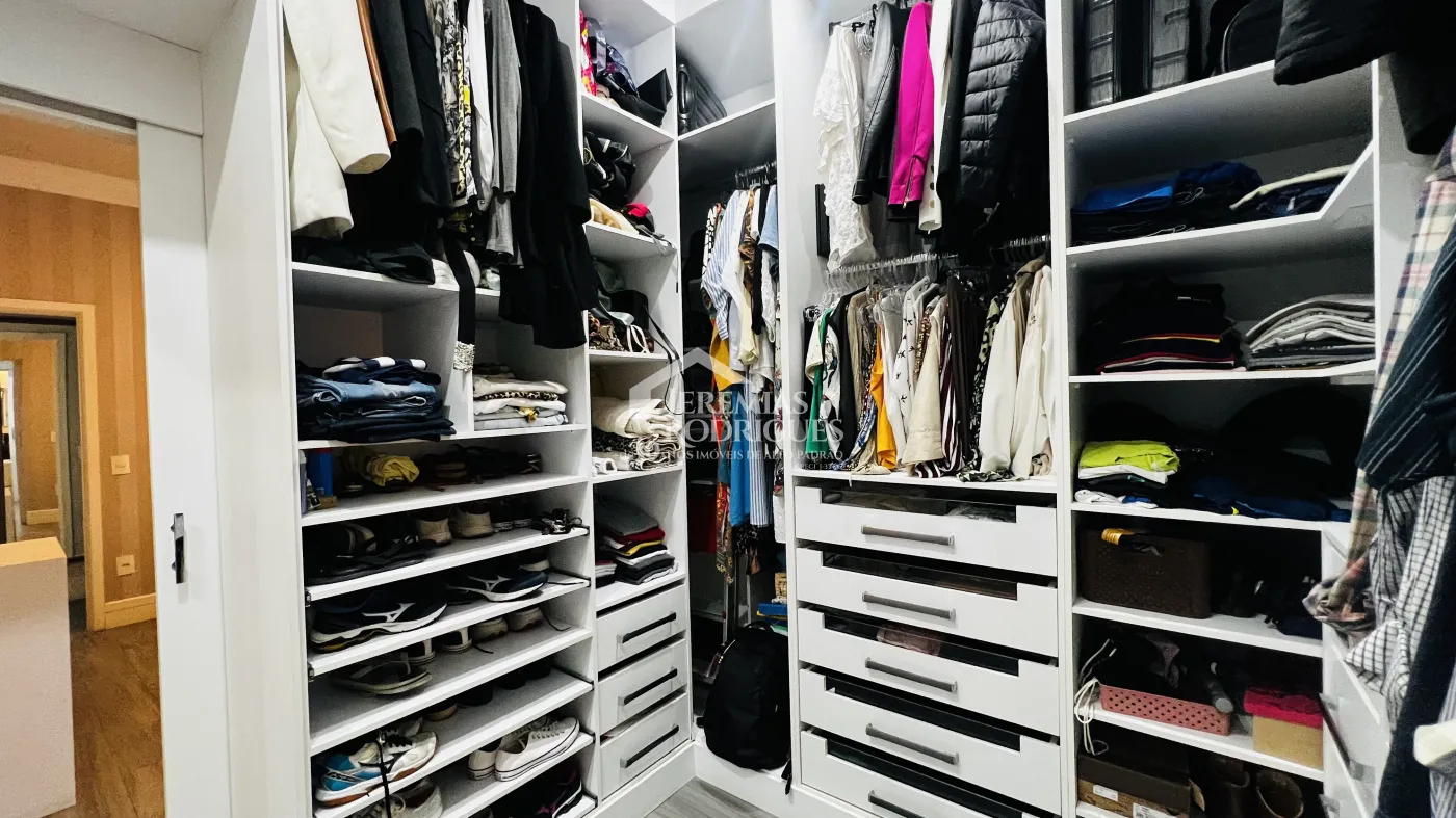 Casa à venda com 3 suítes no Condomínio Campos do Conde II Chambord em Tremembé/SP