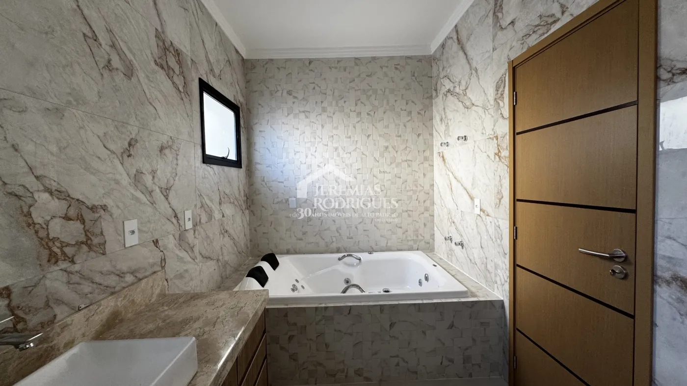 Casa à venda com 3 suítes no Condomínio Reserva dos Lagos em Pindamonhangaba/SP.