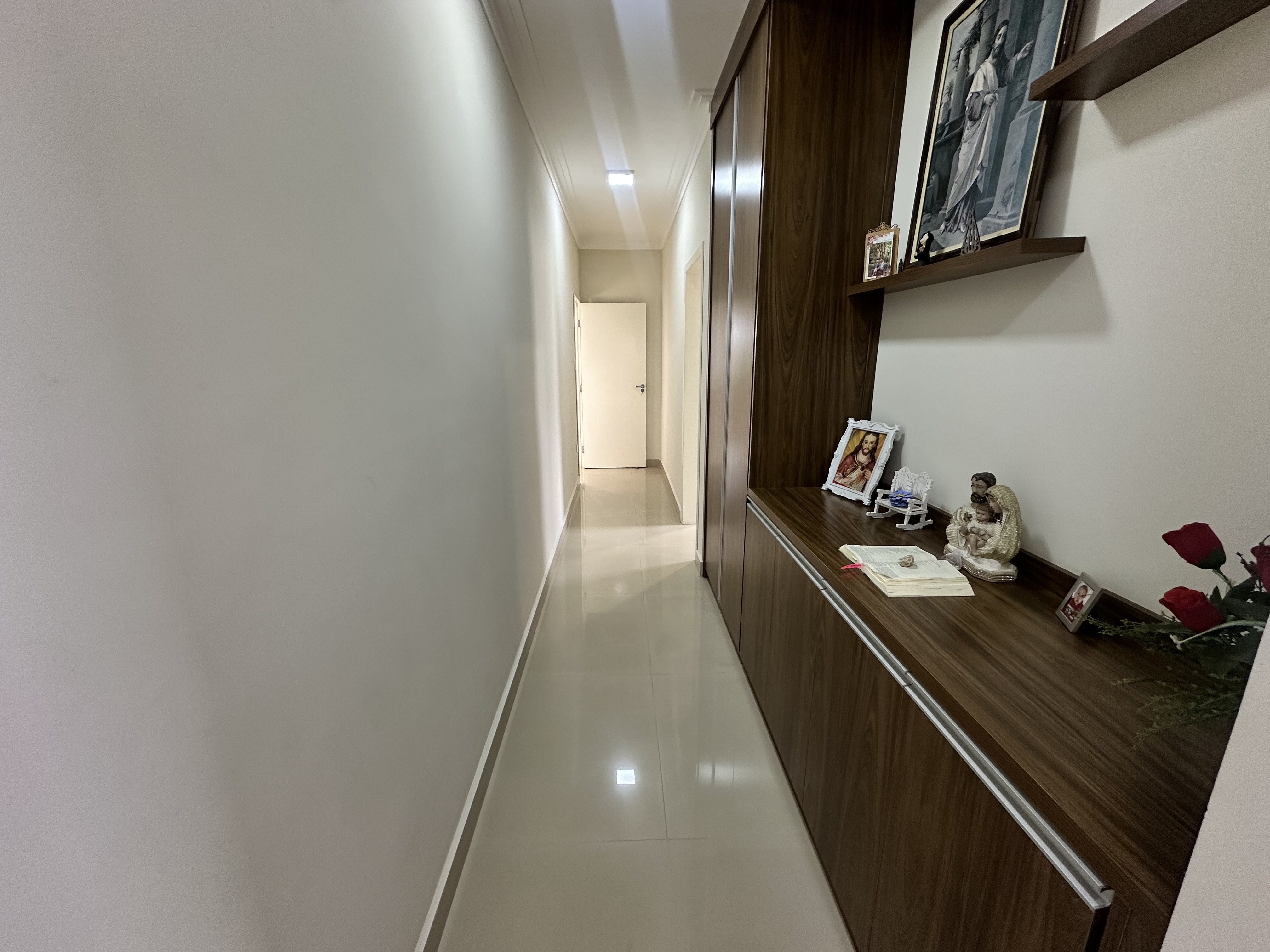 Casa para venda e locação com 3 suítes no Condomínio Reserva dos Lagos em Pindamonhangaba/SP.