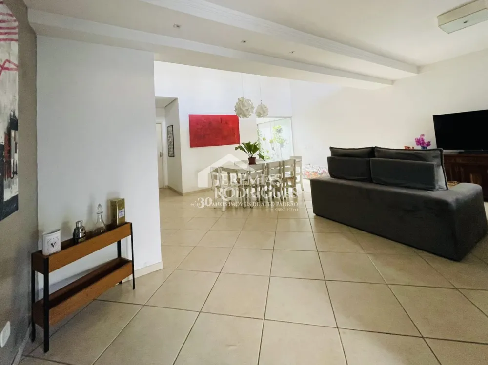 Casa à venda com 3 dormitórios no bairro Jardim das Nações em Taubaté/SP. 