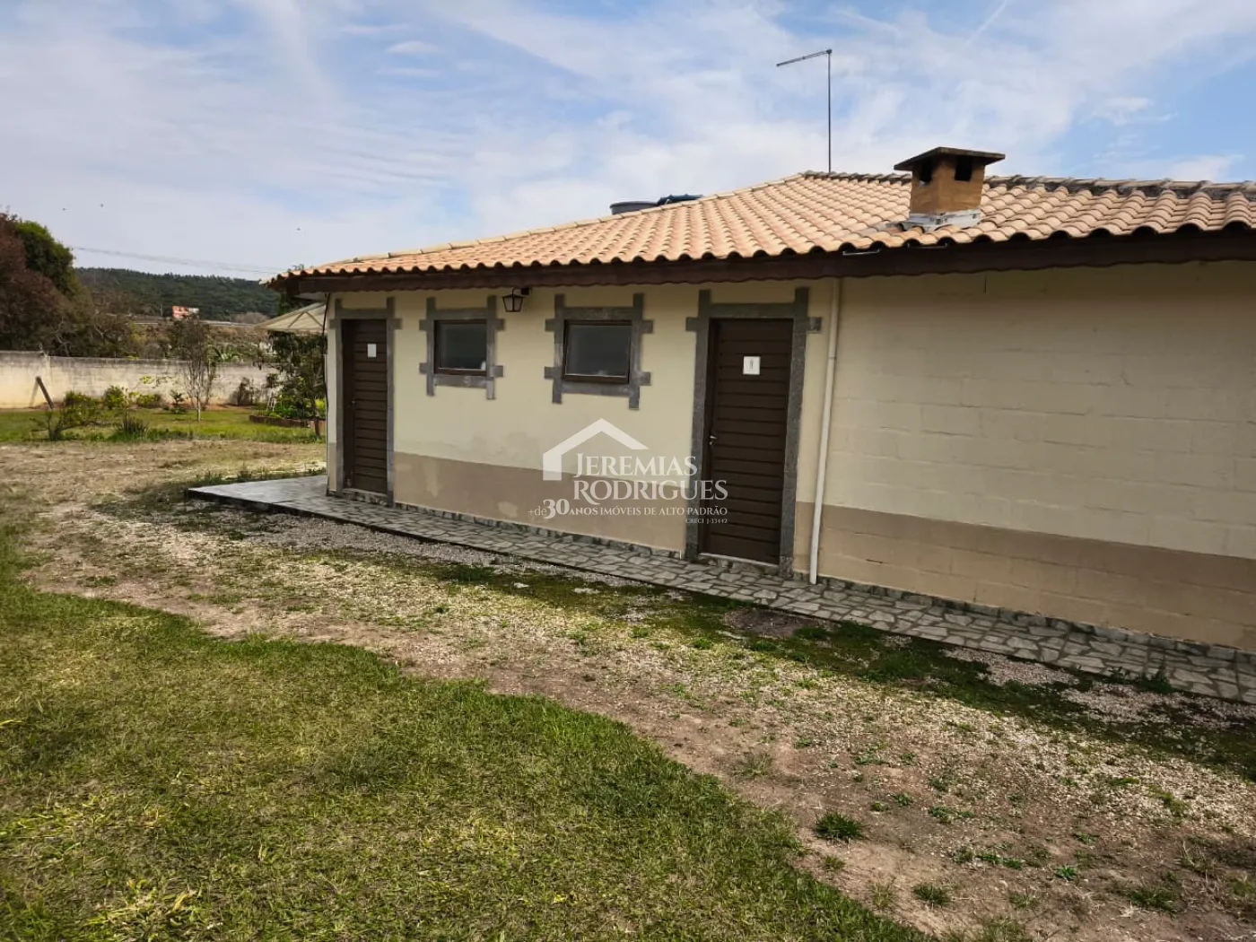 Chácara à venda com 5 dormitórios no bairro do Barreiro em Taubaté/SP.