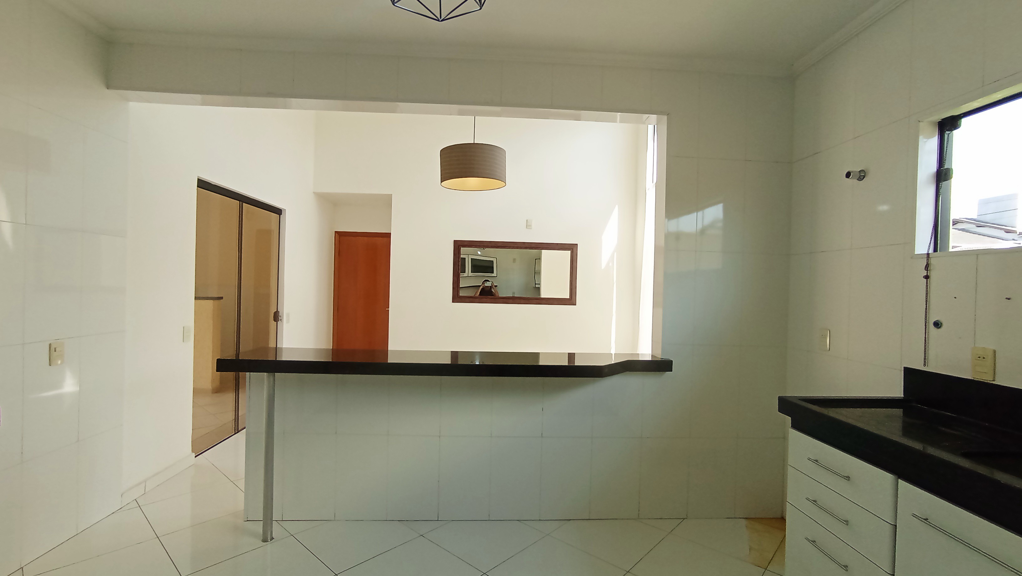 Casa à venda com 4 suítes no Condomínio Real Ville em Pindamonhangaba/SP. 