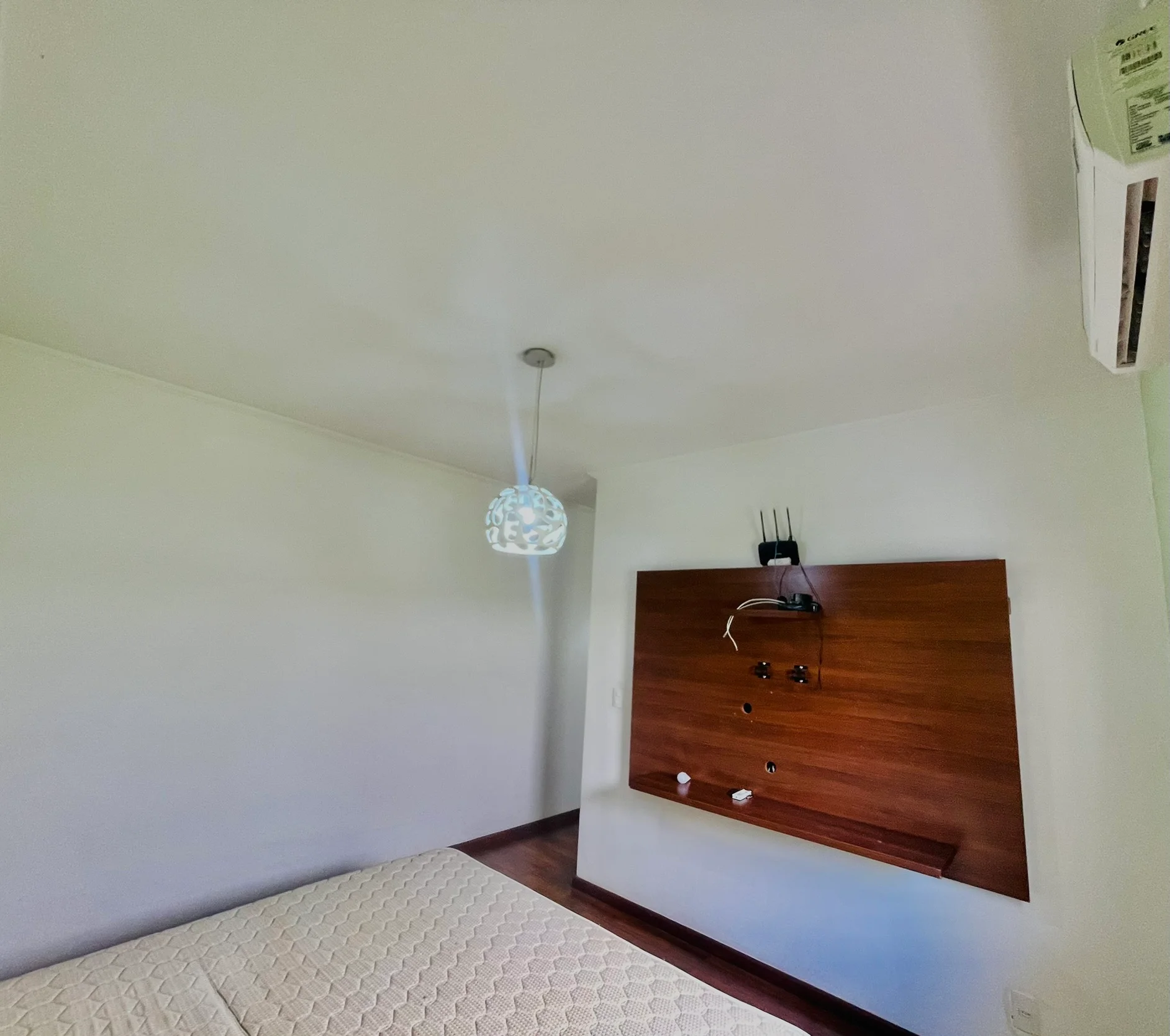 Casa à venda com 4 dormitórios no Condomínio Real Ville em Pindamonhangaba/SP. 