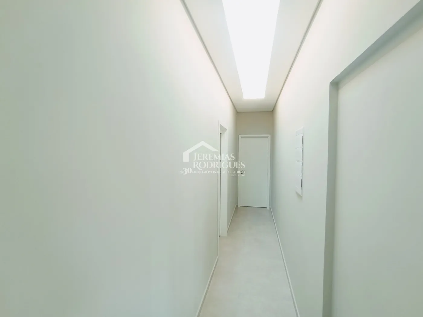 Casa à venda com 3 suítes no Condomínio Ouro Ville em Taubaté/SP