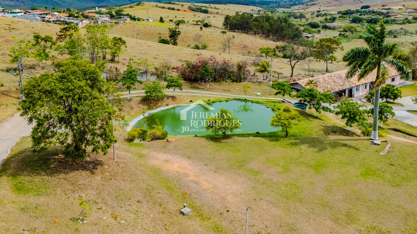 Sítio à venda em Caçapava/SP.