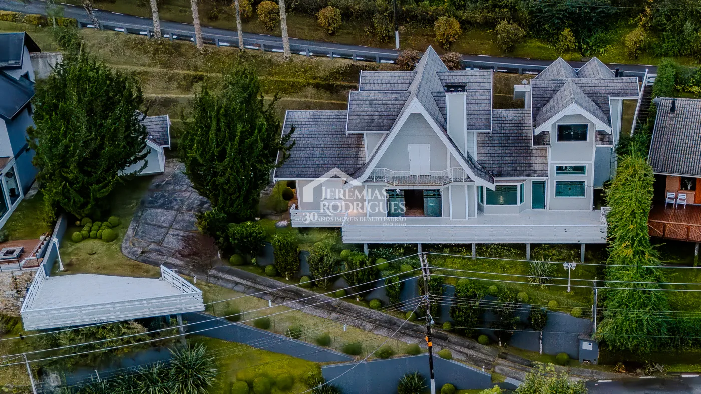 Casa para venda com 5 suítes no Condomínio Jardim Véu da Noiva em Campos do Jordão/SP