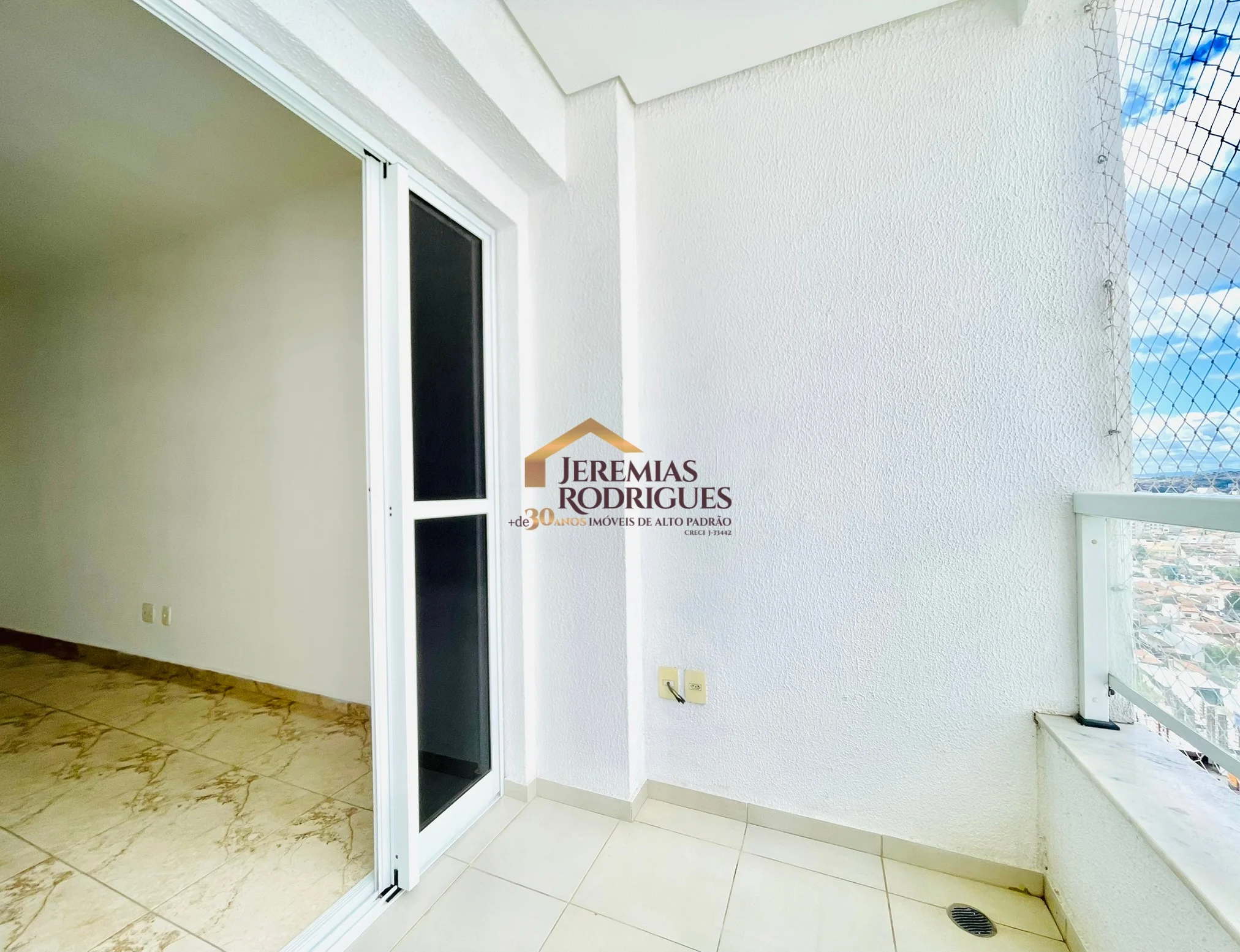 Apartamento para locação no Edifício Itacaré em Taubaté/SP.