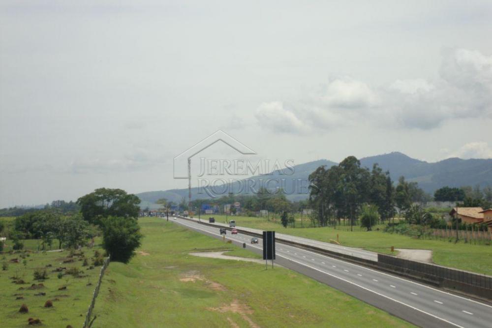Área rural à venda com 123.247 m² no bairro Jardim Regina em Pindamonhangaba/SP.