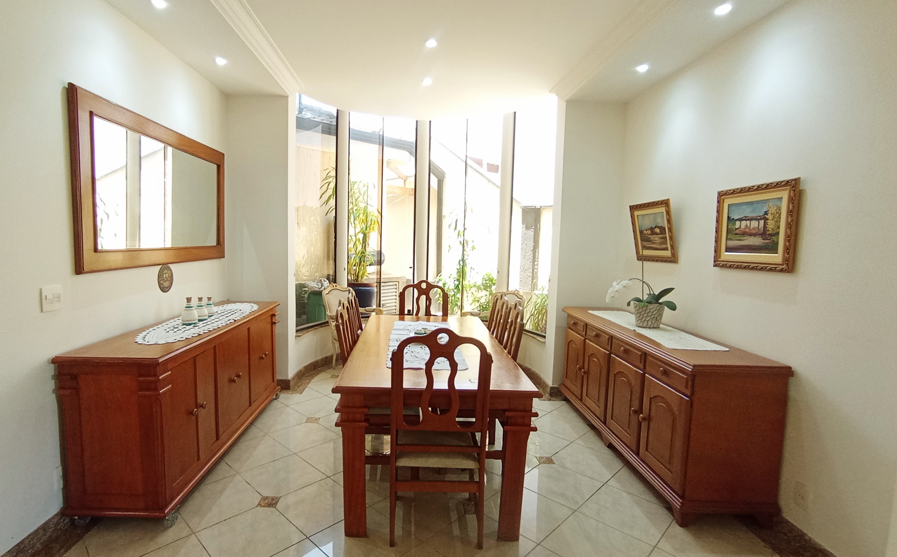 Casa à venda com 4 dormitórios no Condomínio Taubaté Village em Taubaté/SP.