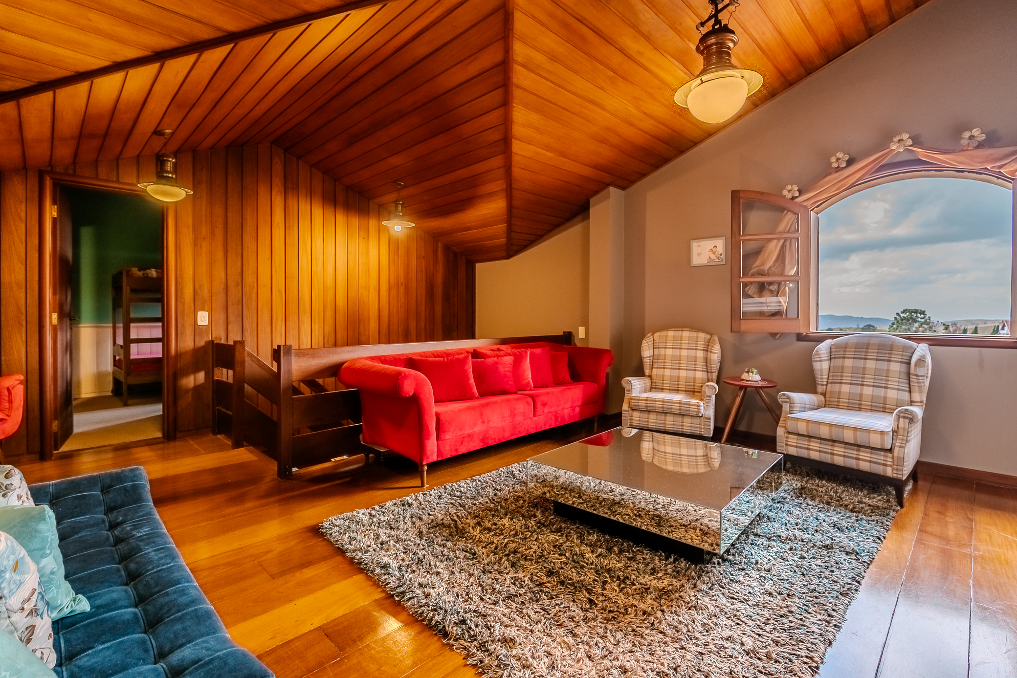 Apartamento duplex à venda, 216 m² no Edifício Village Chamonix em Campos do Jordão/SP.
