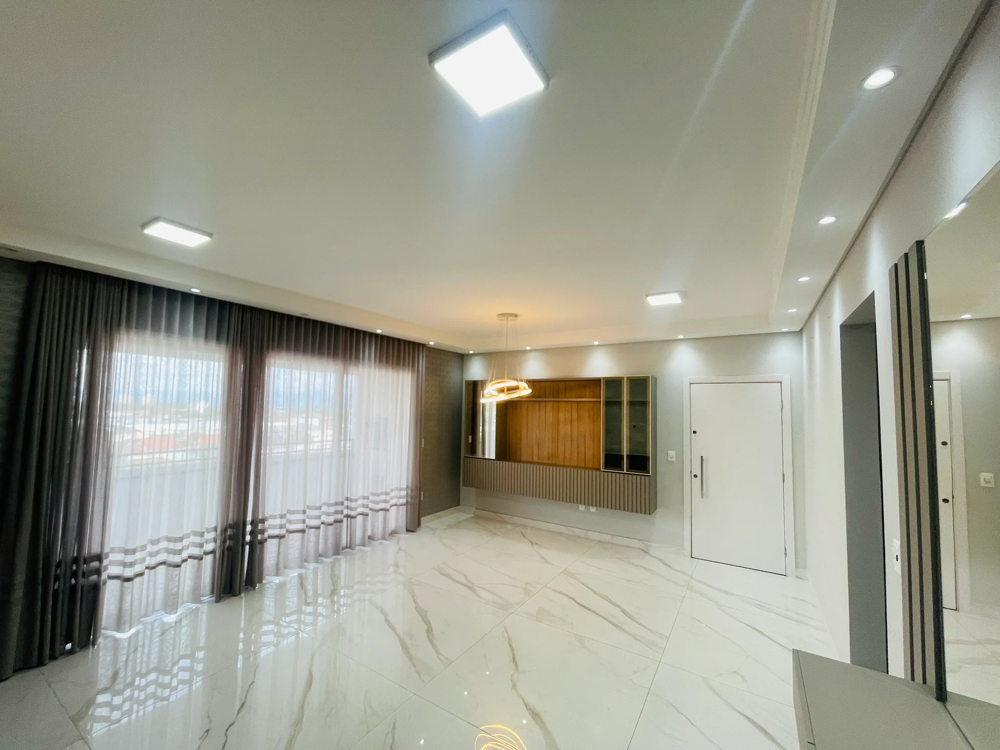 Apartamento à venda com 3 suítes no Condomínio Gran Terrace em Taubaté/SP. 