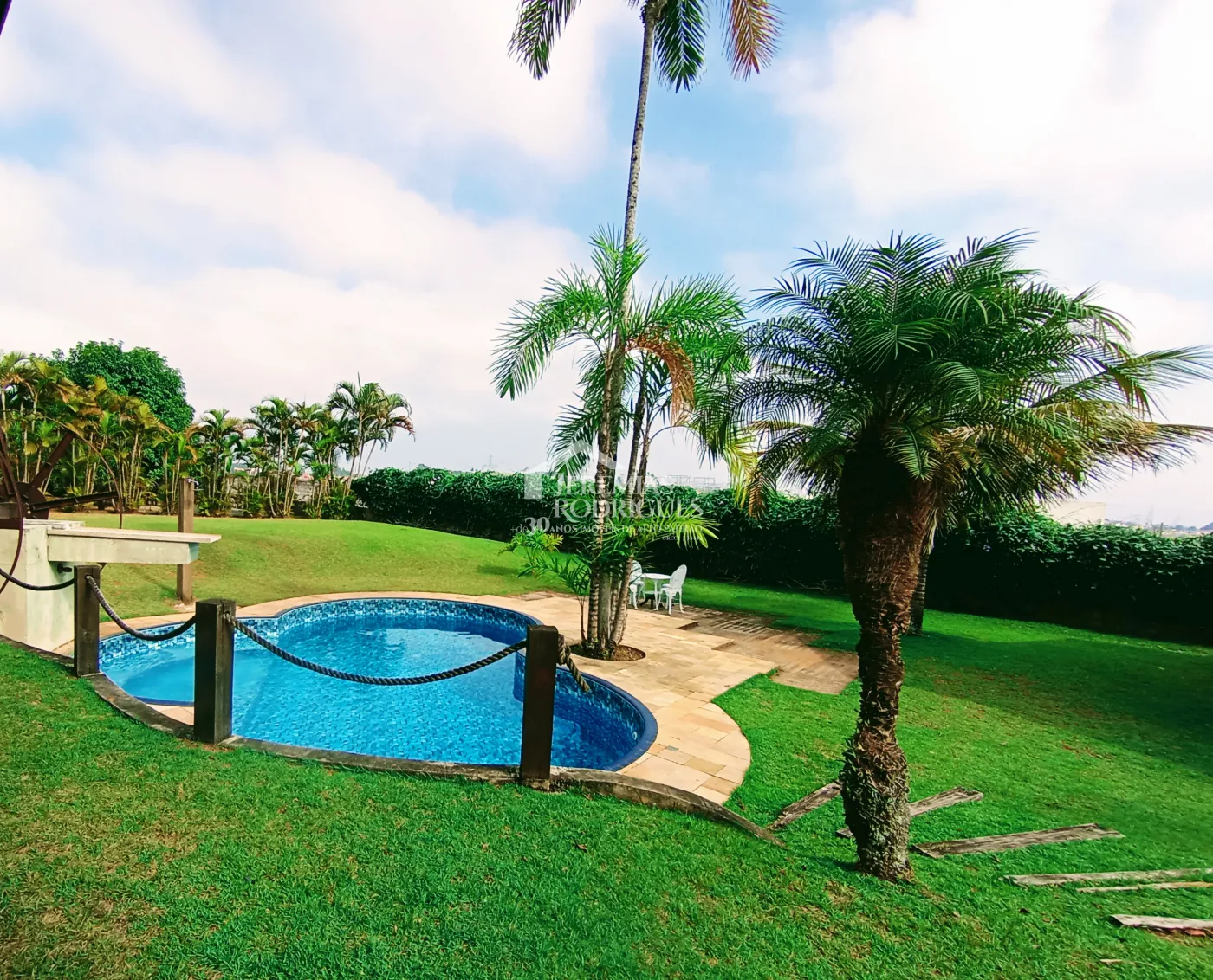 Casa à venda com 3 dormitórios no Condomínio Chácaras Cataguá em Taubaté/SP