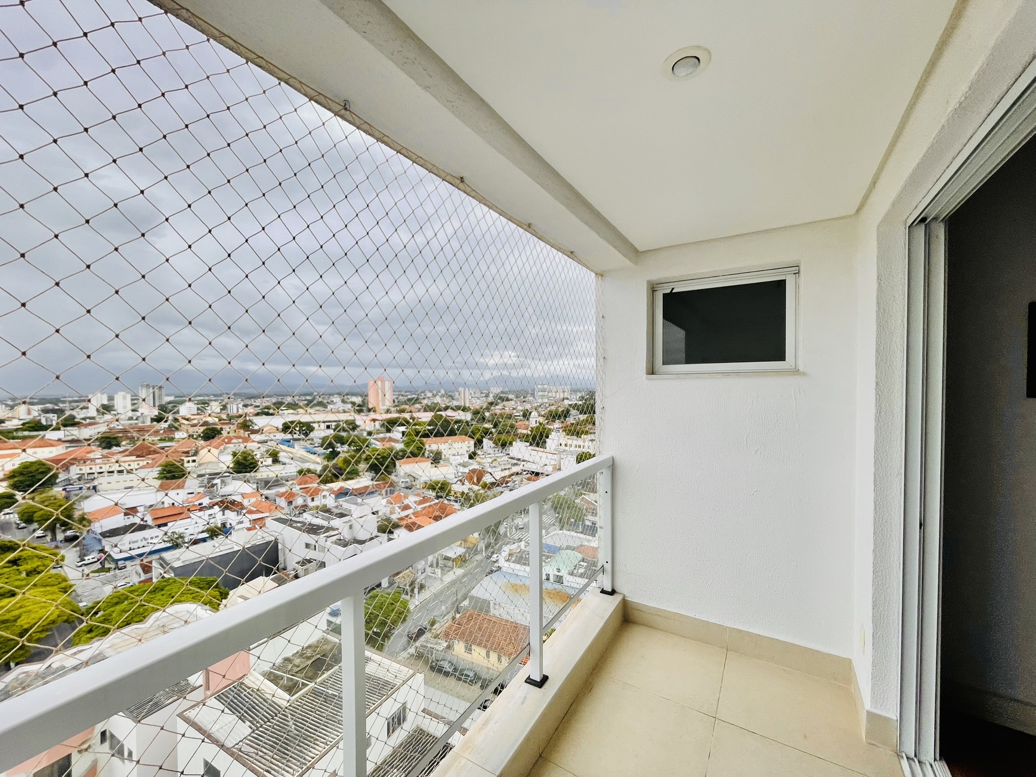 Cobertura duplex com 3 suítes no Edifício Solar do Jatobá em Taubaté/SP. 
