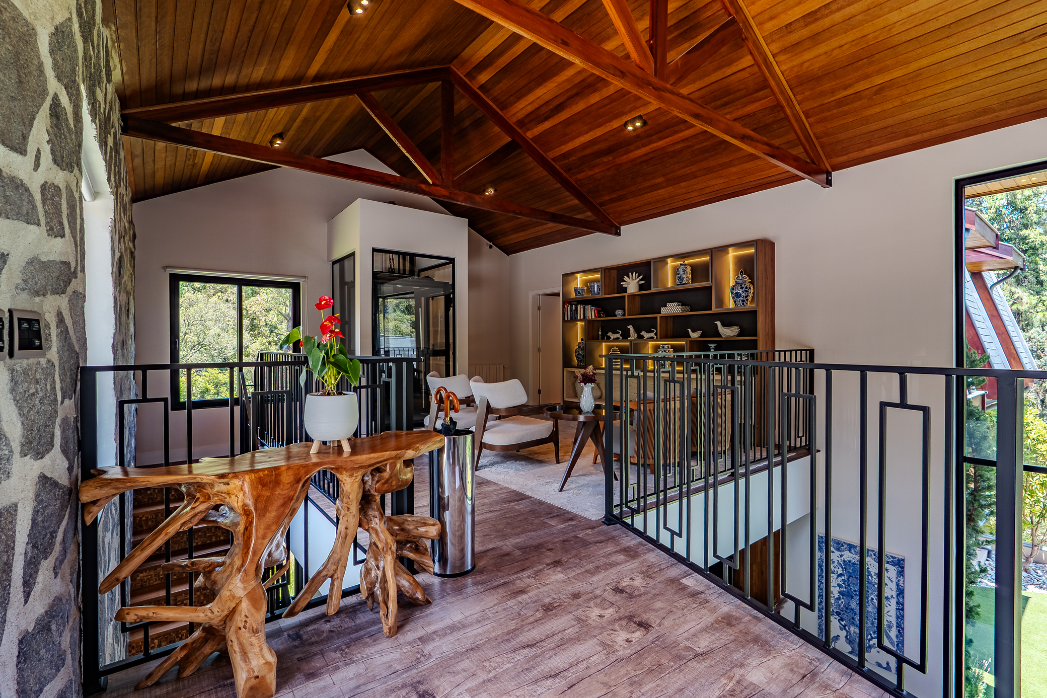 Mansão à venda com 5 suítes no Condomínio Reserva Figueiredo em Campos do Jordão/SP. 