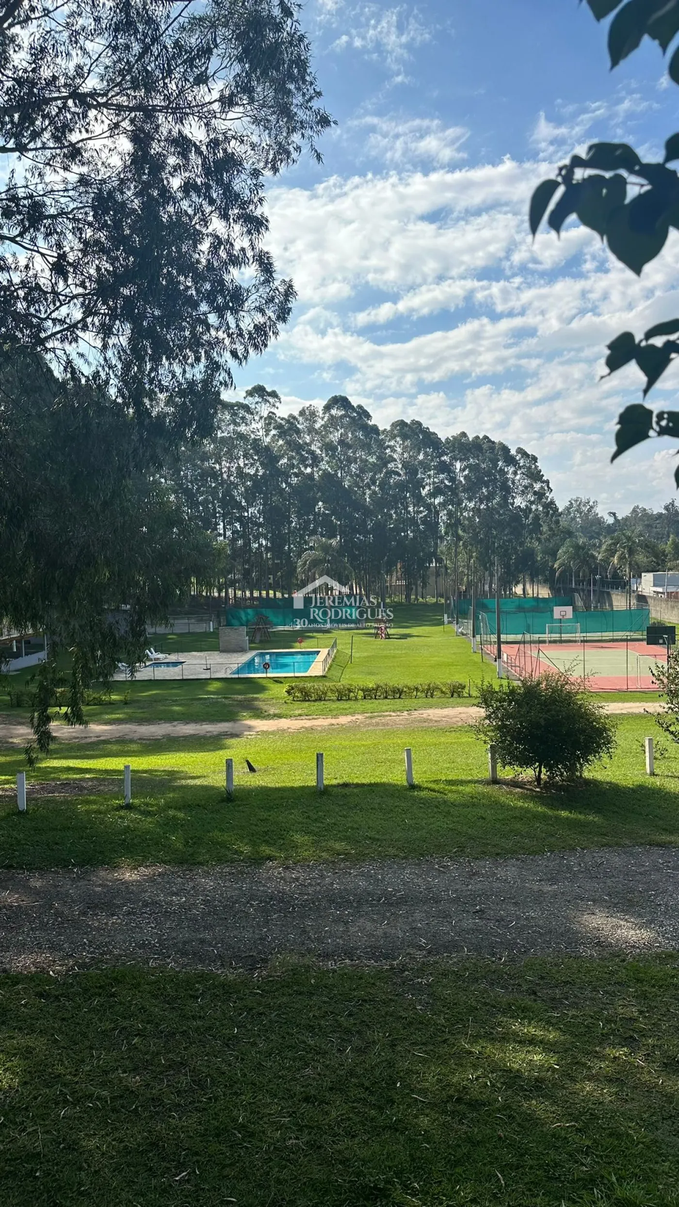 Terreno com 920 m² - Condomínio Colonial Village I - Pindamonhangaba/SP.