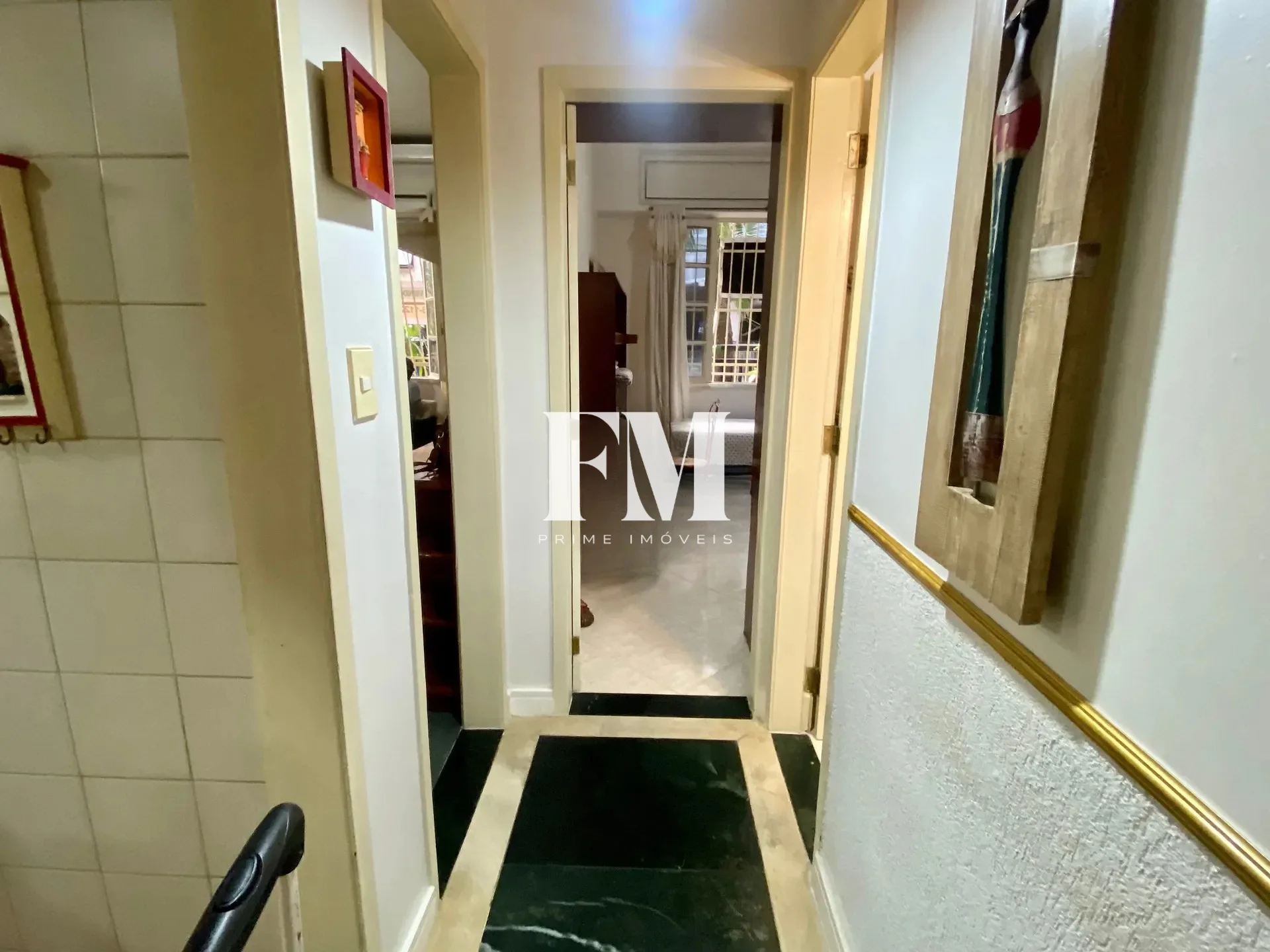 Oportunidade na quadra da praia Copacabana, Posto 3! Apartamento modernizado à venda, 2 quartos , s - foto 3