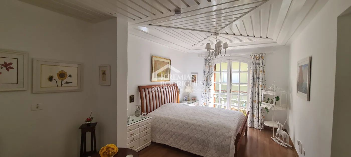 Apartamento à venda com 4 suítes no Edifício Evergreen em Campos do Jordão/SP