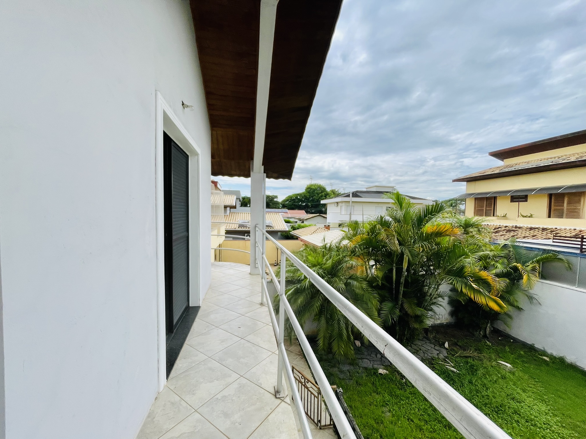 Casa à venda com 4 dormitórios no Condomínio Jardim das Hortênsias em Taubaté/SP.