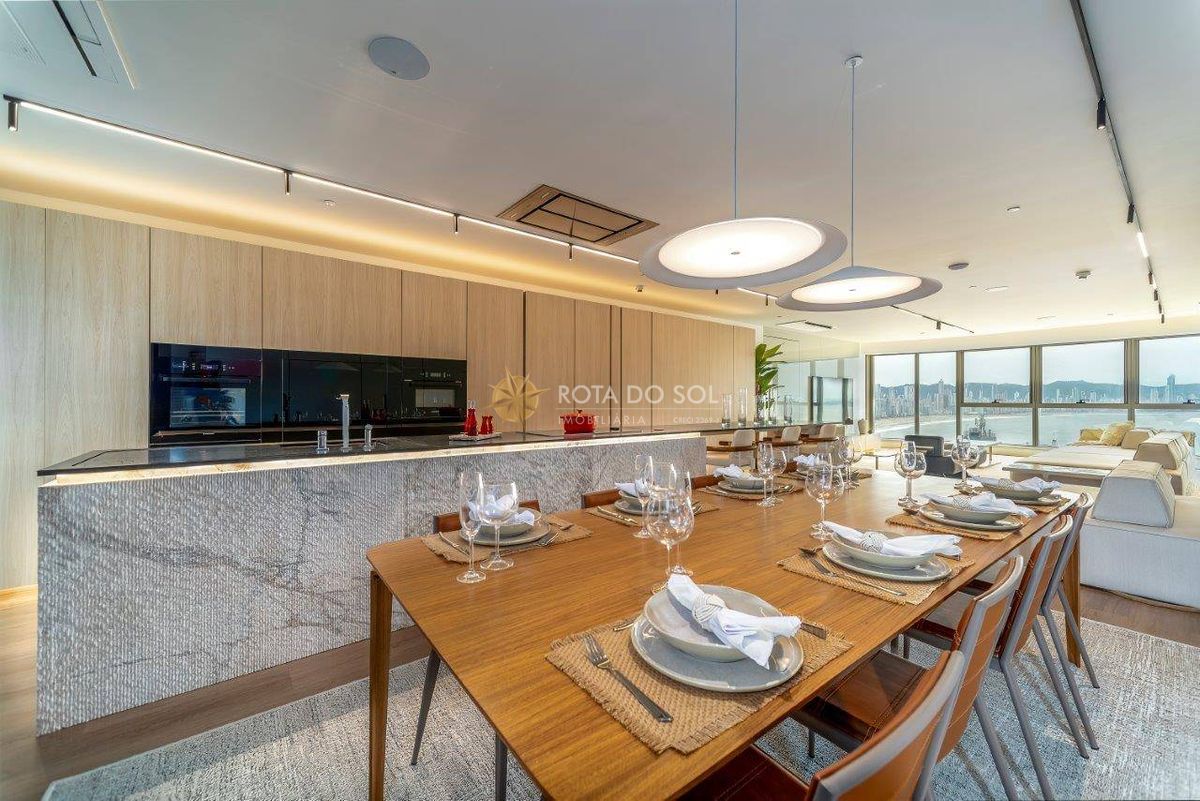 Yachthouse Apartamento Alto Padrão 4 Suítes no Centro de Balneário Camboriú SC