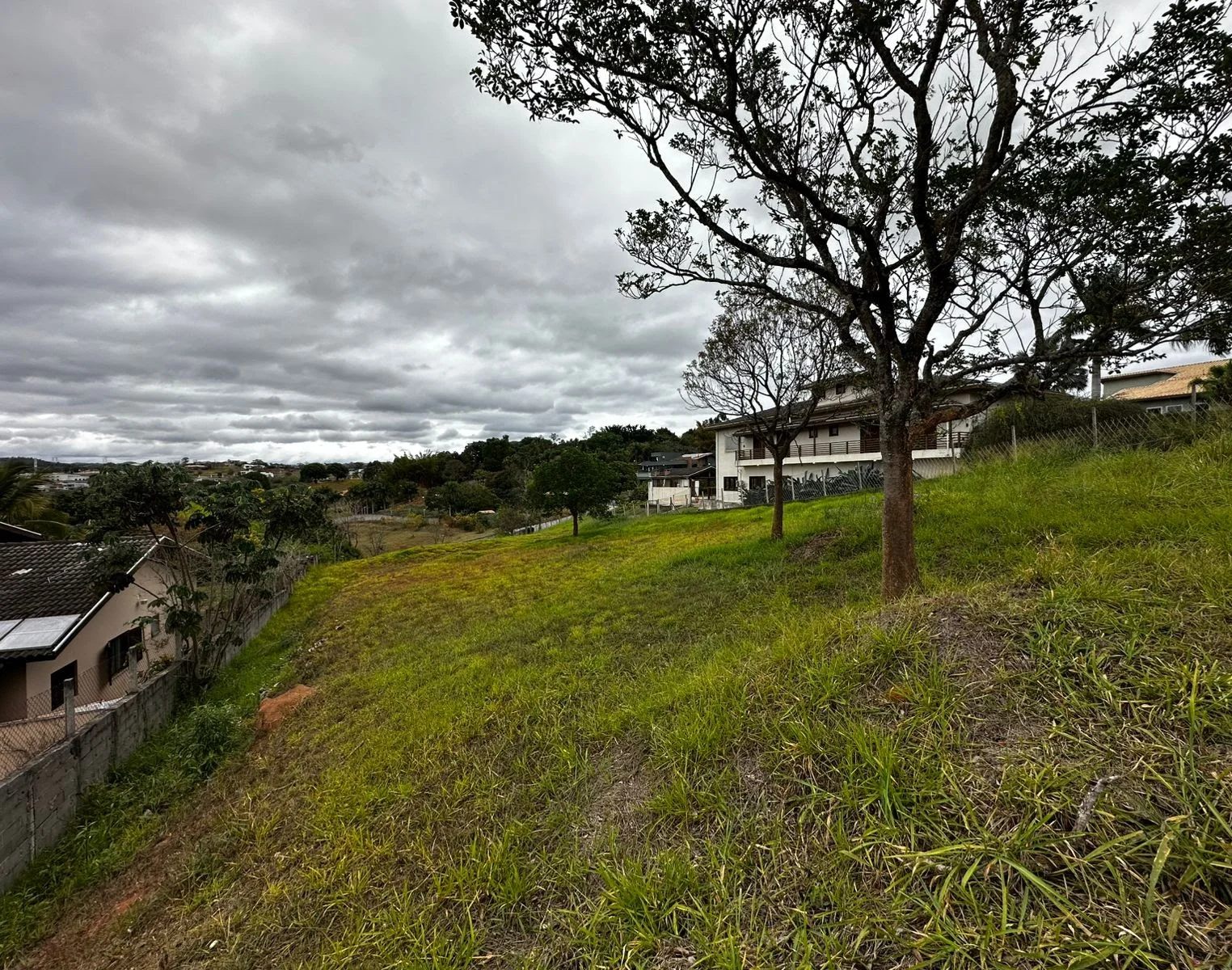 Terreno à venda com 3.229,41 m² no Condomínio Chácaras Cataguá em Taubaté/SP