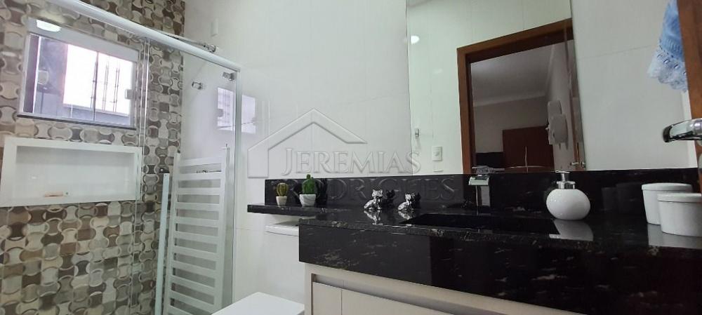 Casa à venda com 3 suítes no Condomínio Parque das Araucárias em Tremembé/SP.