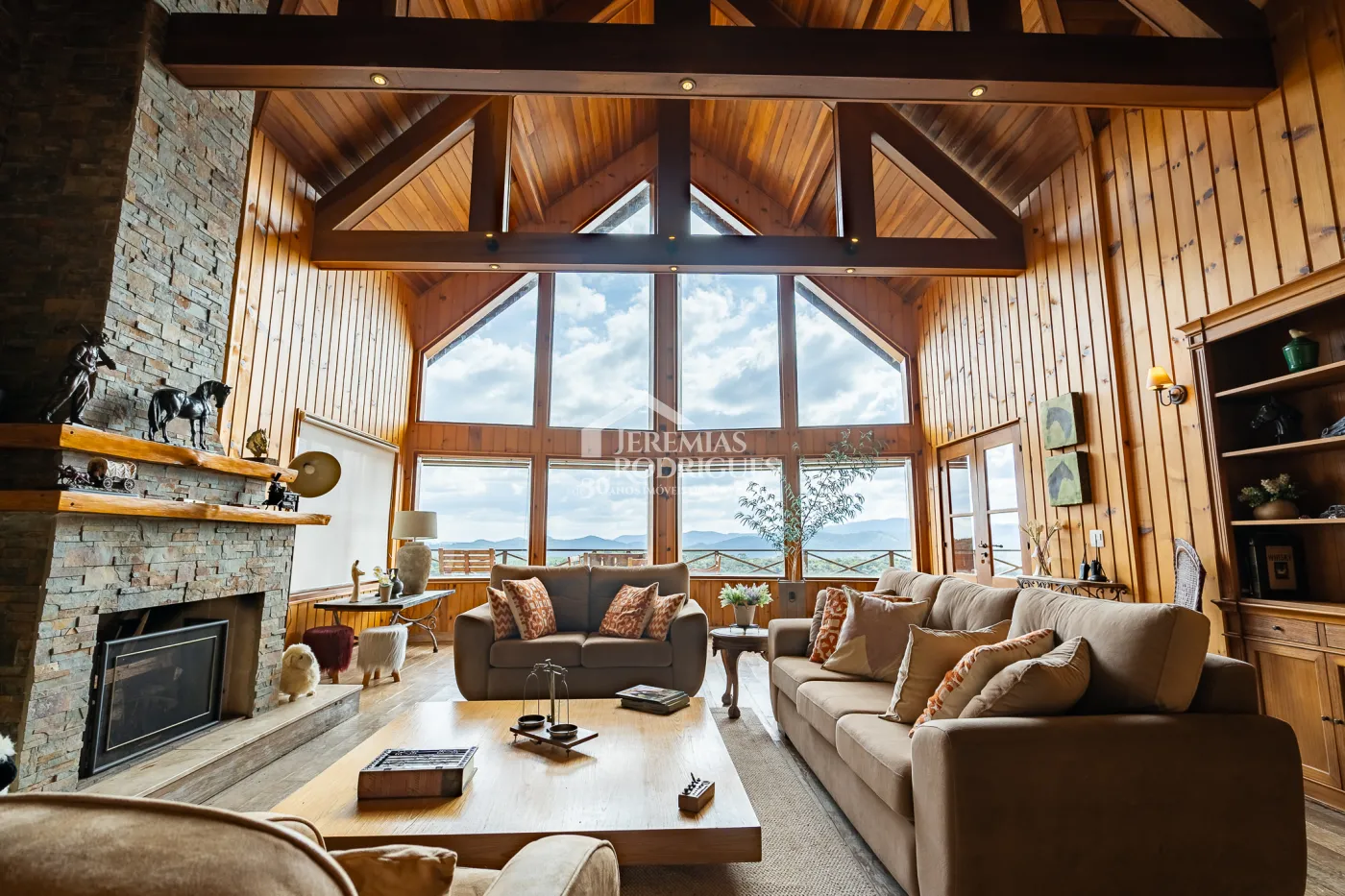 Fazenda com 2.904.000 m² - Sapucaí-Mirim - MG