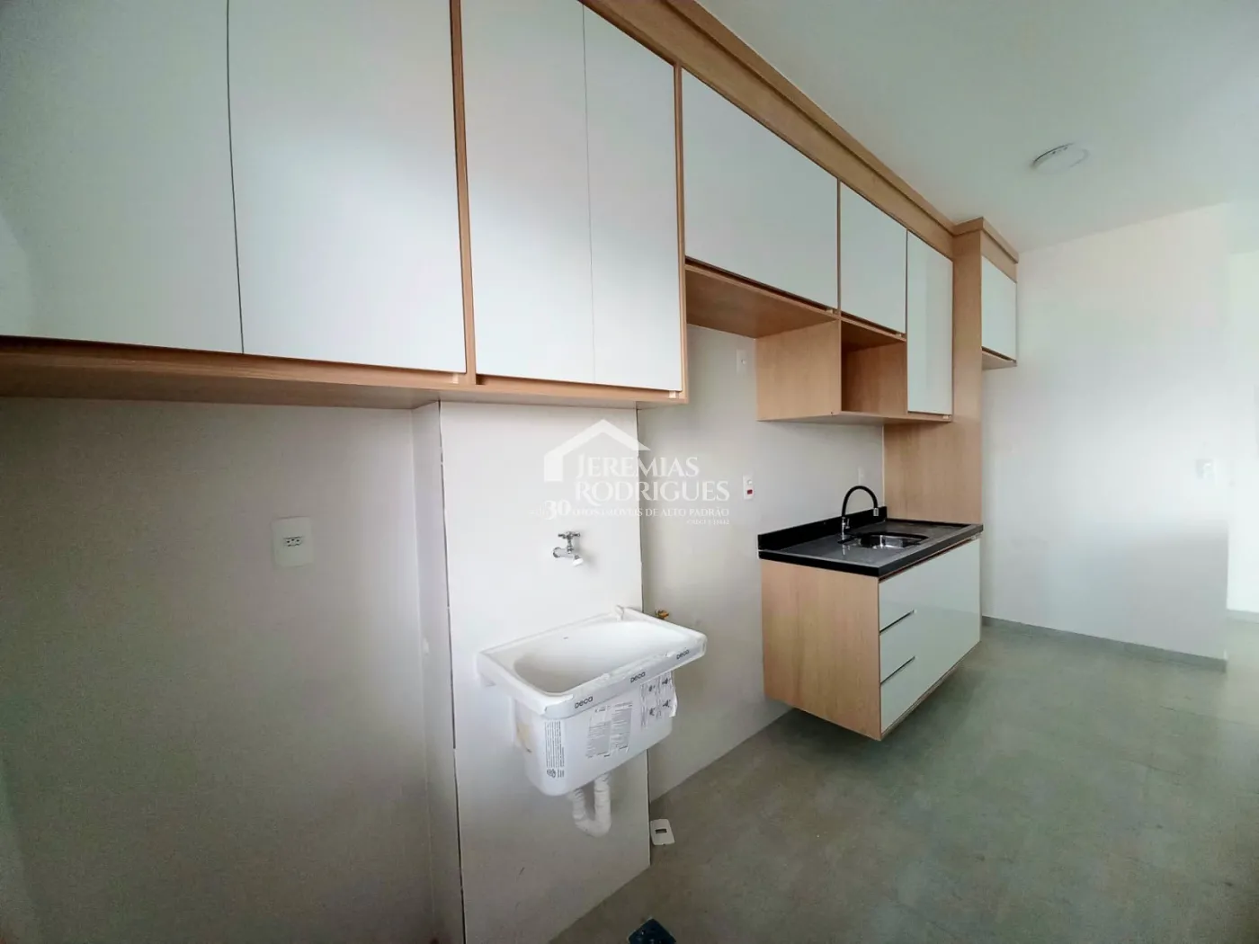 Apartamentos para venda e locação com 2 ou 3 dormitórios, 82 m² no Edifício Santiago em Pindamonhangaba/SP.