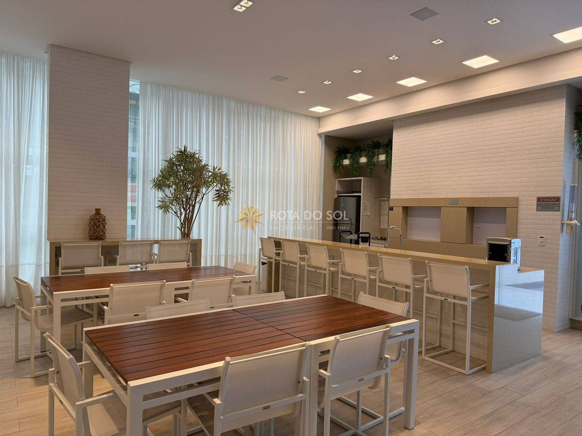 Apartamento Mobiliado 4 Suítes à Venda Meia Praia Itapema SC