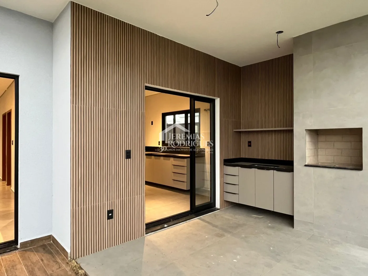 Casa assobradada à venda com 3 suítes no Condomínio Cyrela Landscape em Taubaté/SP.