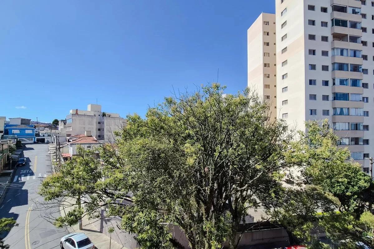 Oportunidade no Centro de SBC: Apartamento Moderno de 74m², 2 Suítes, Varanda Gourmet e 2 Vagas Livres – Abaixo do Valor de Avaliação!