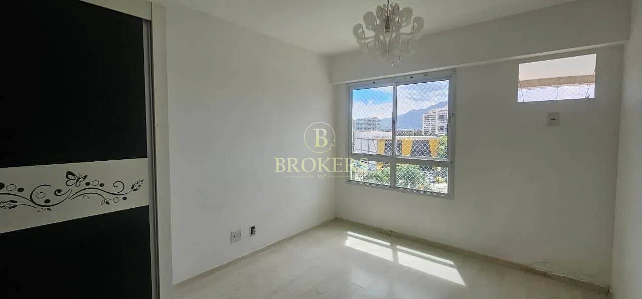 Oportunidade - Avenida Embaixador Abelardo Bueno - Barra Olímpica. Varanda, 2 quartos sendo 1 suíte