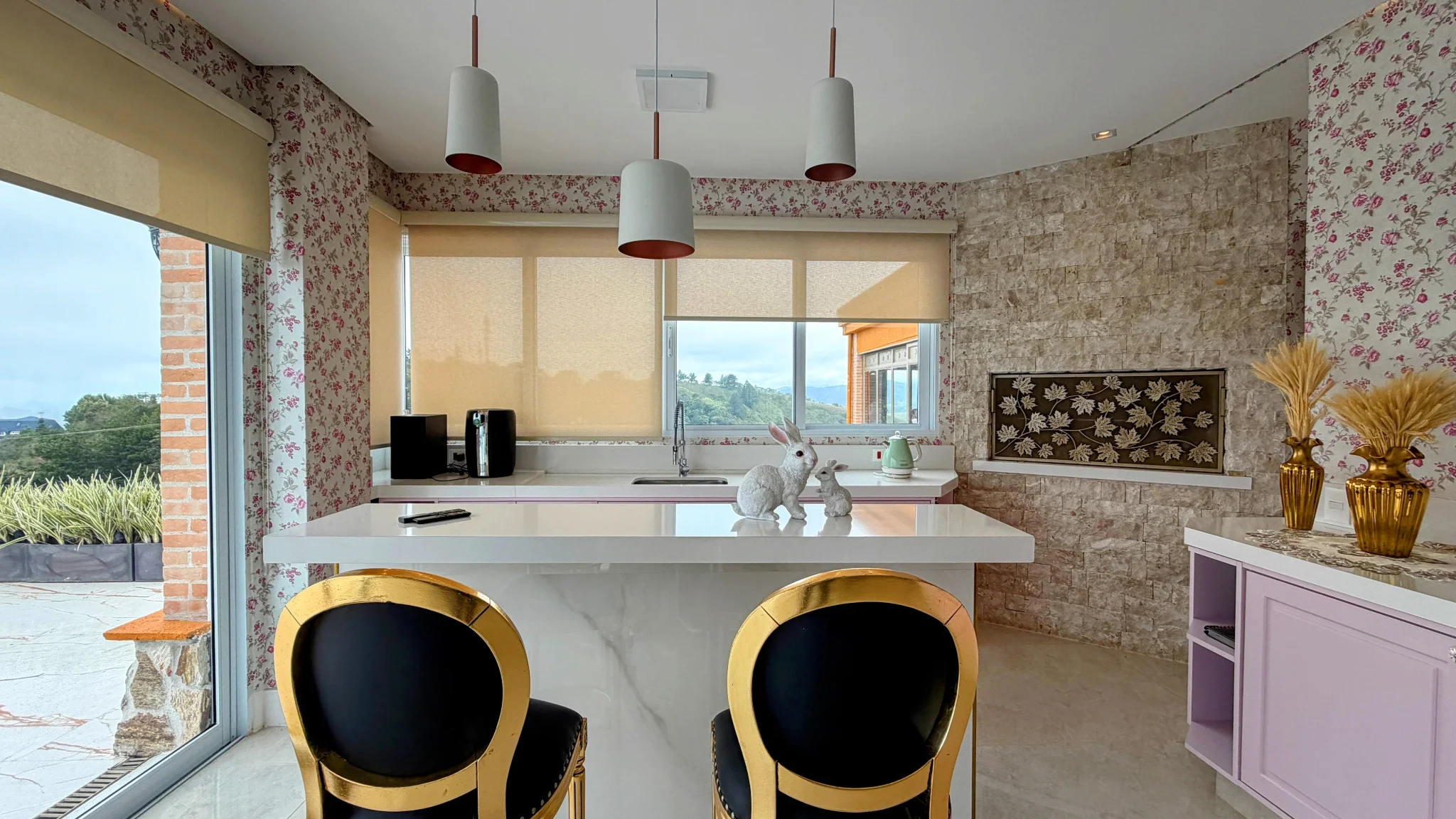 Casa à venda com 4 suítes no  Condomínio Iporanga em Campos do Jordão/SP. 