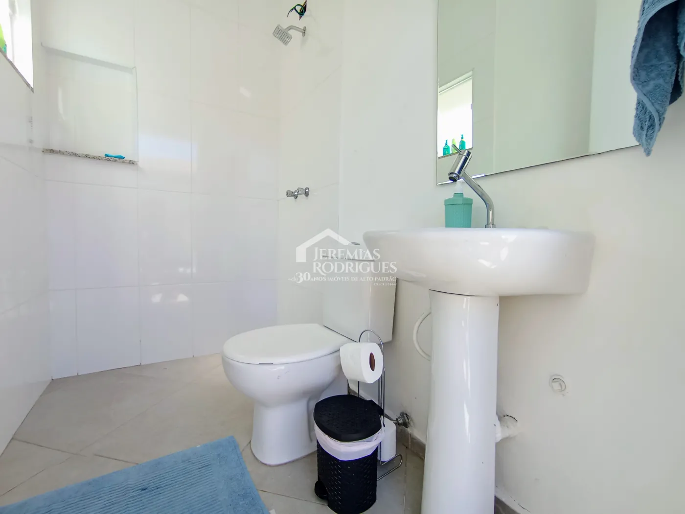 Casa à venda com 3 suítes no Condomínio Reserva dos Lagos em Pindamonhangaba/SP.