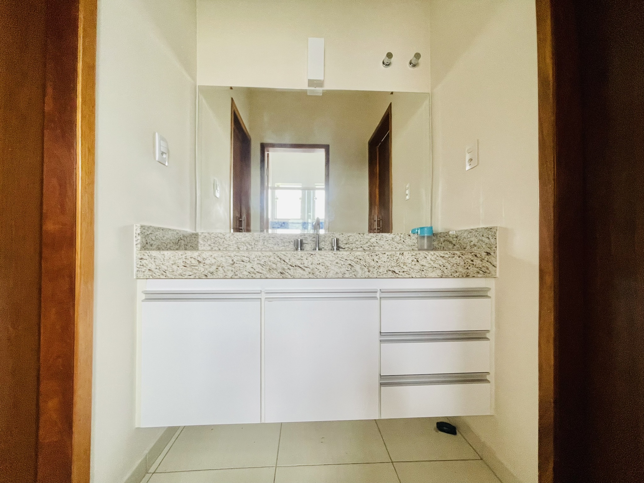 Casa para locação com 4 dormitórios no Condomínio Campos do Conde II em Tremembé/SP.