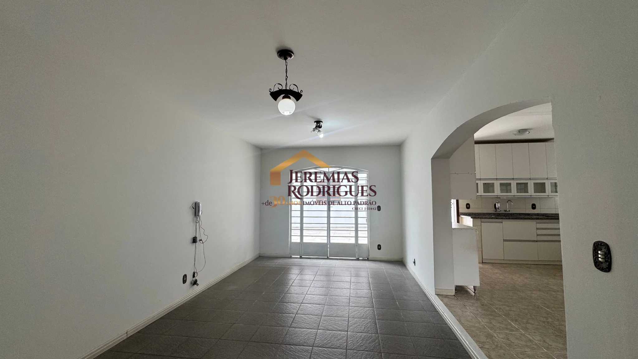 Casa para locação e venda no Bairro São Benedito em Pindamonhangaba/SP. — foto 3