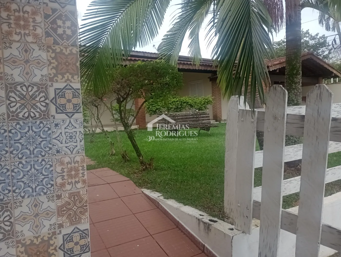 Chácara para locação com 2 dormitórios no Condomínio Recanto do Sol em Pindamonhangaba/SP.