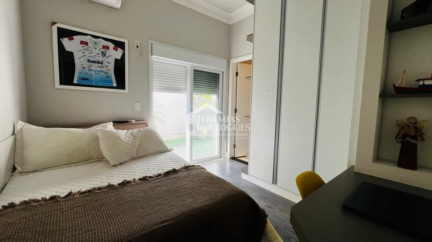 Casa à venda com 3 suítes no Condomínio Campos do Conde II Chambord em Tremembé/SP