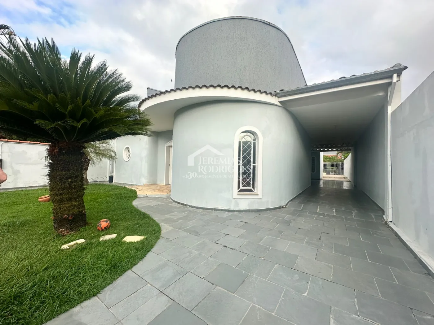 Casa para venda e locação com 3 dormitórios no bairro Jardim Residencial Doutor Lessa em Pindamonhangaba/SP