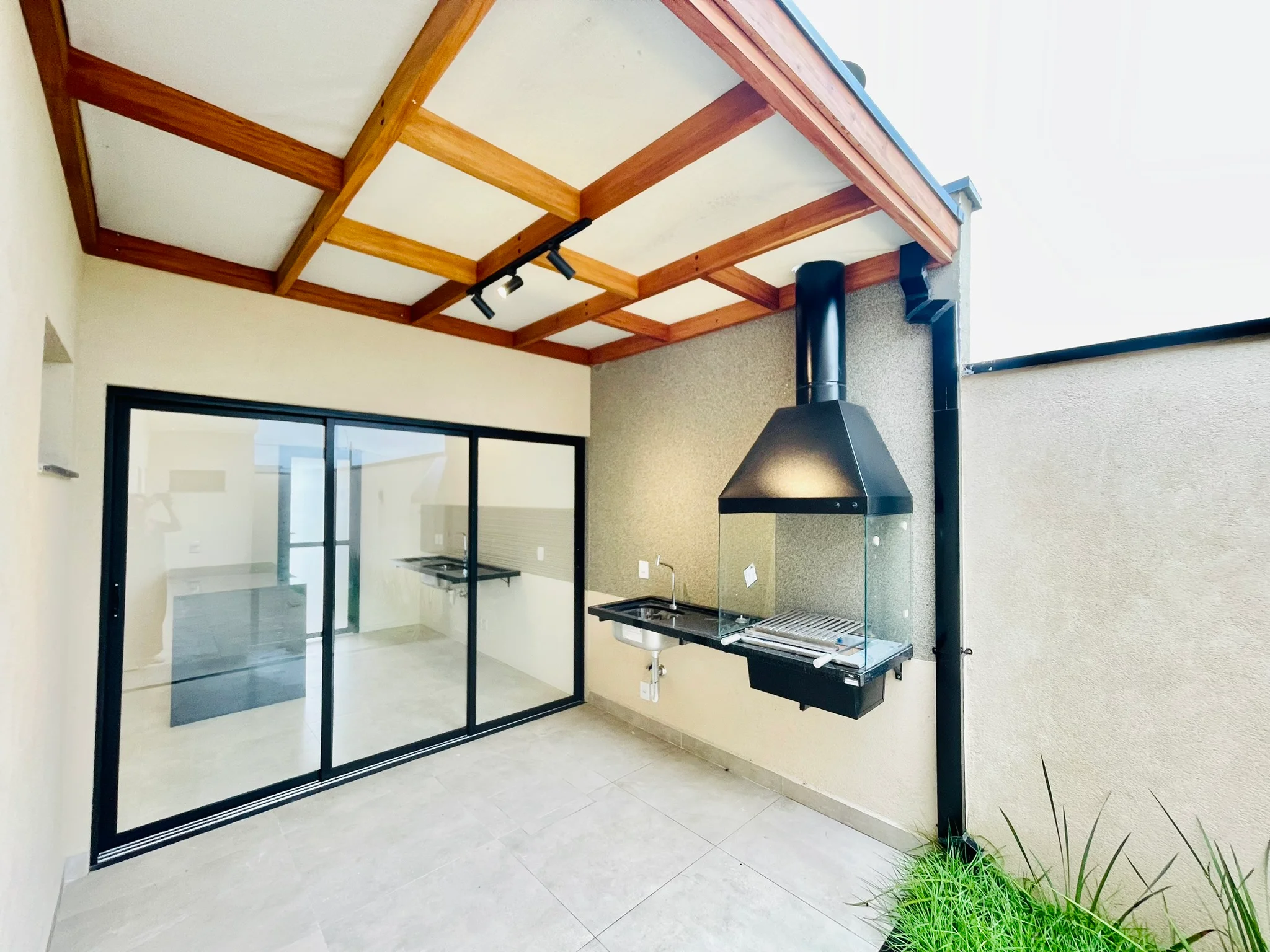 Casa à venda com 3 dormitórios no Condomínio Bosque da Imperatriz em Pindamonhangaba/SP. 