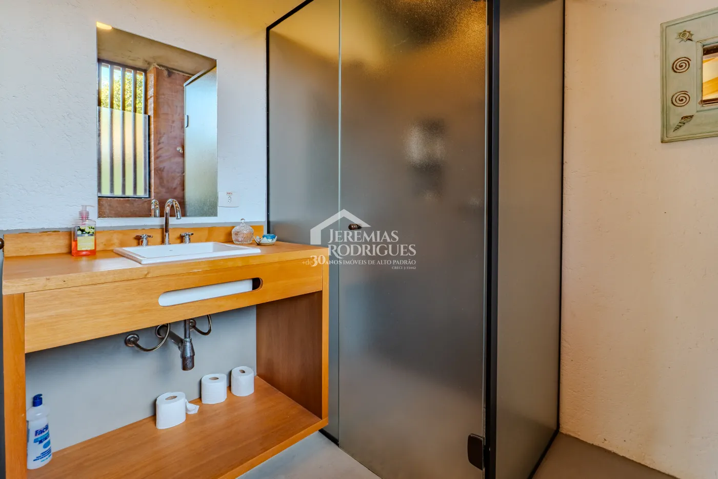 Mansão à venda com 4 suítes no Condomínio Parque da Mantiqueira em Santo Antônio do Pinhal/SP.